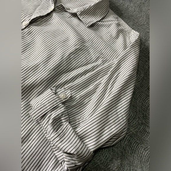 3/$20 Gloria Vanderbilt Button Up Collar
Roll Tab Long Sleeve Shirt Size XL - Picture 9 of 15